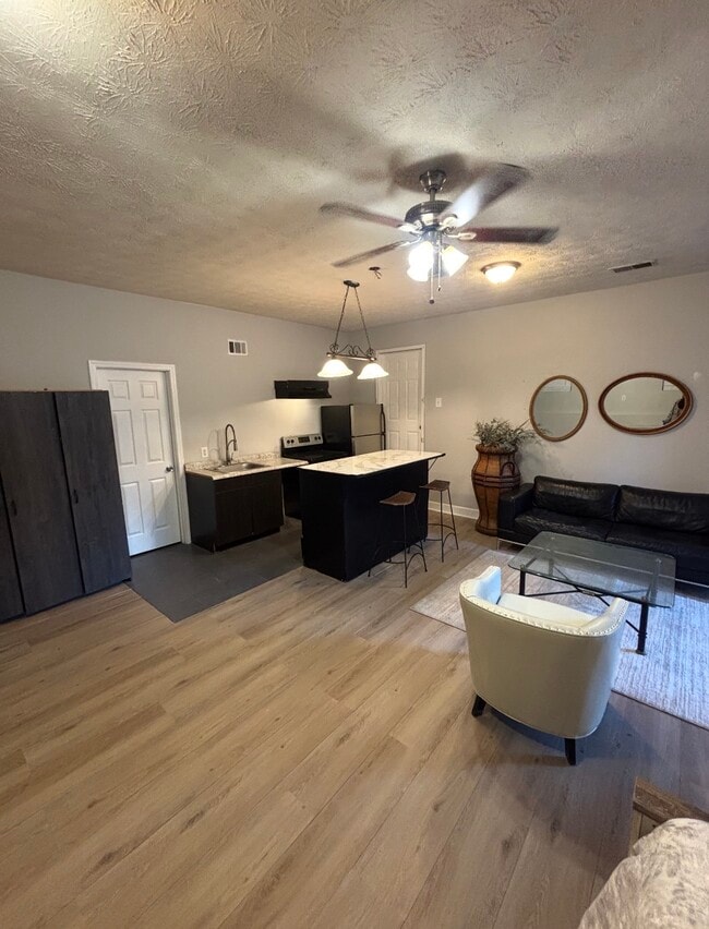 Foto del edificio - 1245 Whitney Pl