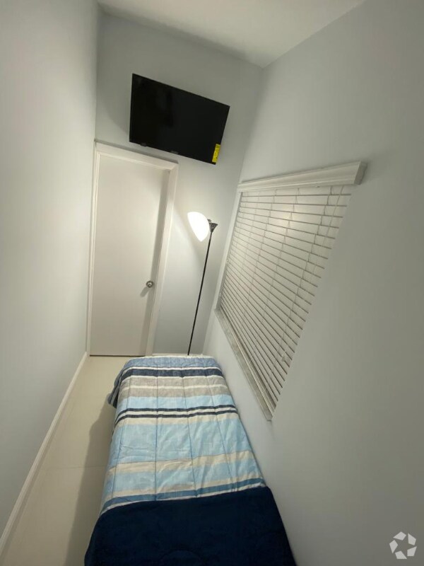 Apartments under 750 in Kendall, FL 1 Rentals