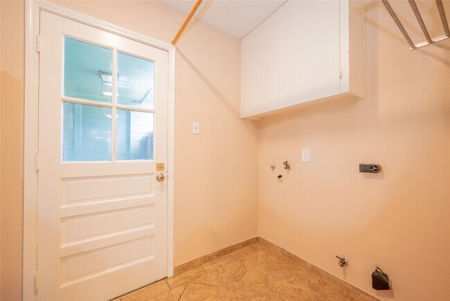 Foto del edificio - 9202 Benning Dr
