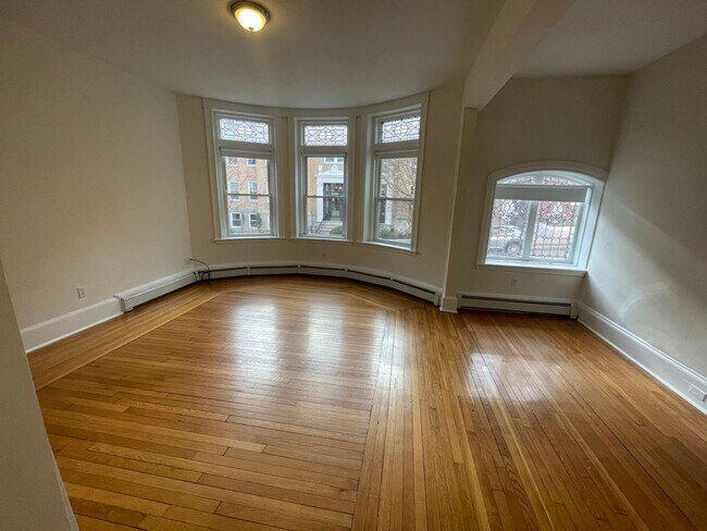 Building Photo - $2480 | Studio Available Now | Heat & Hot Water Included | Convenient Brookline Location