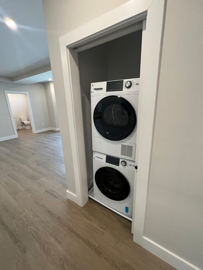 Building Photo - 63 Perrin St