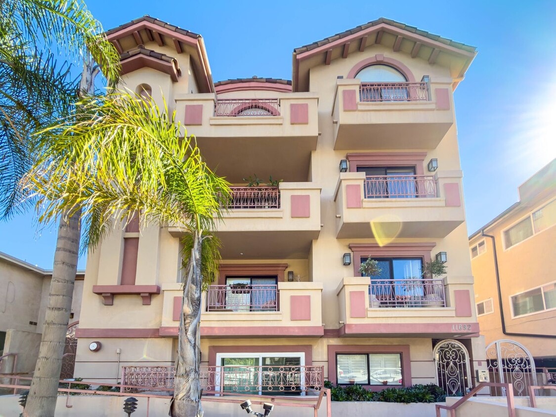 Foto principal - Spacious 3BR Condo with Luxury Finishes in Brentwood!