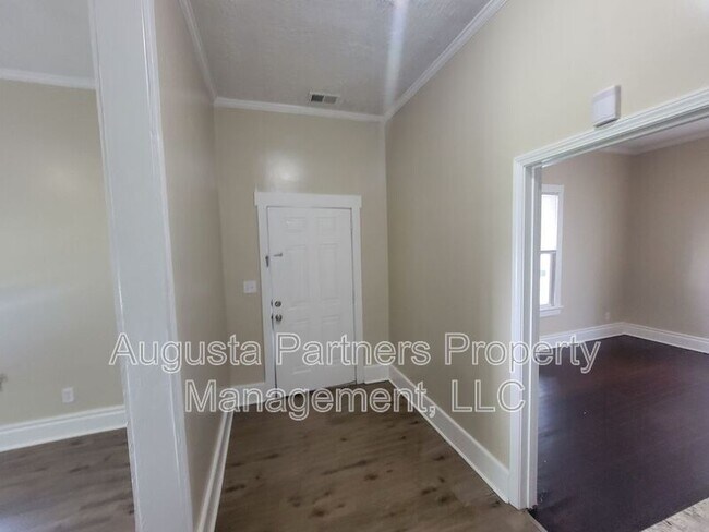 Building Photo - 1824 Watkins St