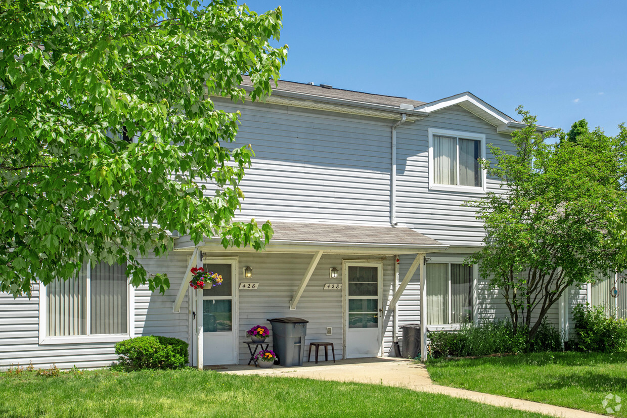 Primary Photo - Eagle Pond Townhouses