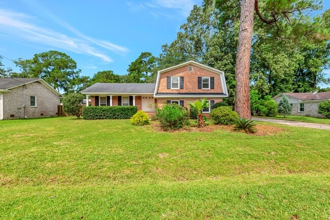 Renovated Cul-de-Sac Gem with Large Yard - Renovated Cul-de-Sac Gem with Large Yard House