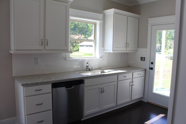 Building Photo - Craftsman-Style Home Minutes From Downtown Birmingham