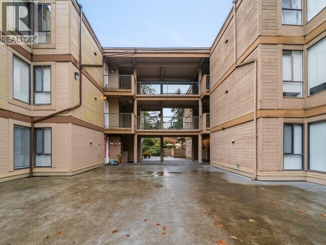 Photo du bâtiment - 9133 Capella Dr