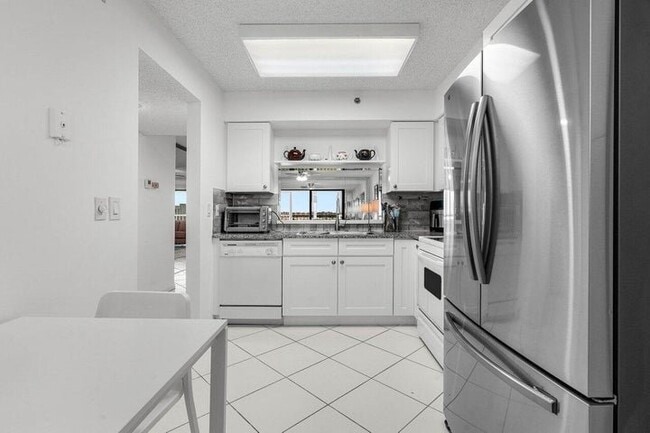 Foto del edificio - 7310 Ashford Pl