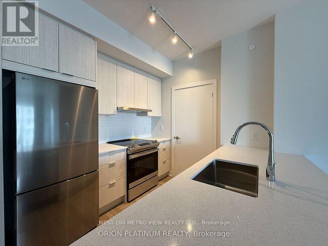 Building Photo - 430 Square One Dr