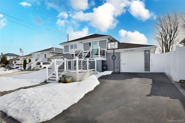 Building Photo - 3485 Riverside Dr