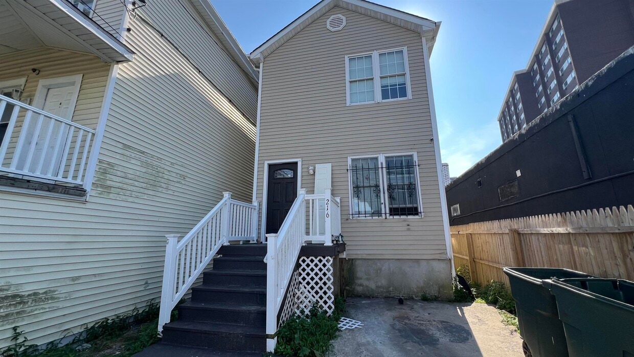 Foto principal - 216 N South Carolina Ave
