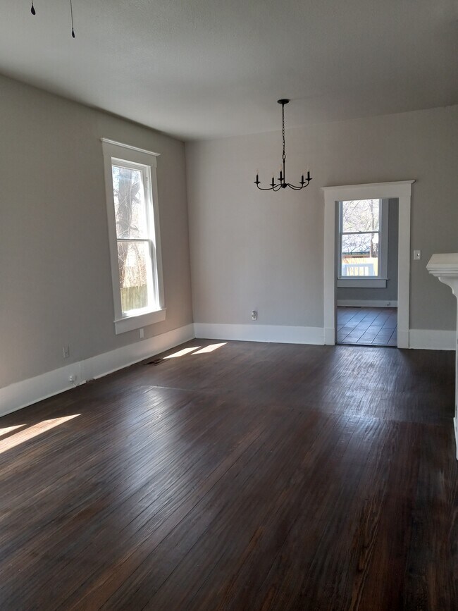 Building Photo - 1202 W 3rd Ave