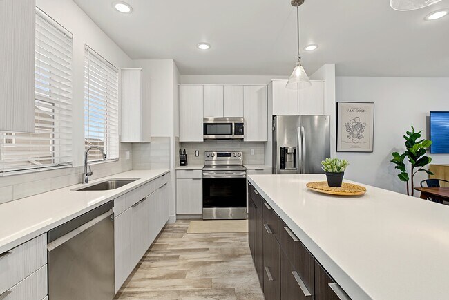 Building Photo - 6366 S Jordan Pkwy W