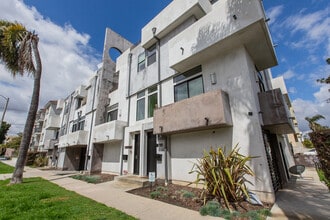 Building Photo - 8639 Whitworth Dr