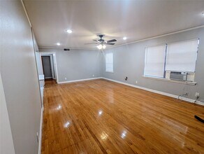 Building Photo - 4714 Oakshire Dr