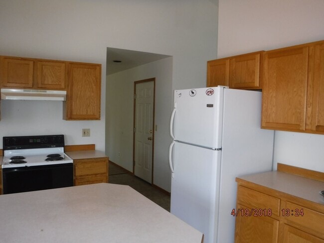 Building Photo - 3 Bedroom Home- Close to Parks and Schools!!- Dog Negotiable!!
