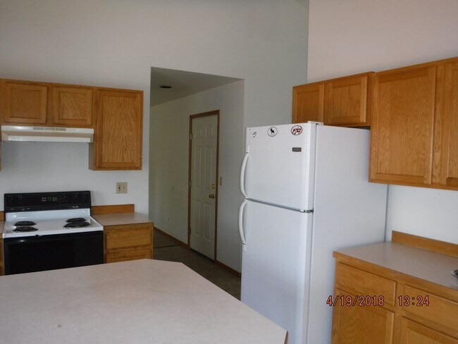 Foto del edificio - 3 Bedroom Home- Close to Parks and Schools!!- Dog Negotiable!!