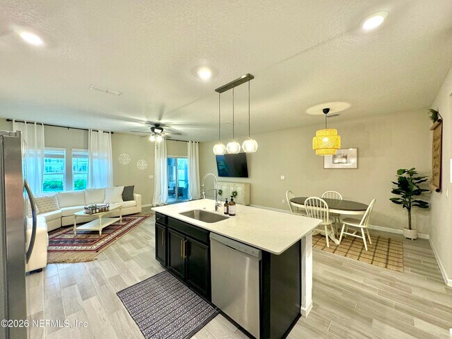 Foto del edificio - 12665 Josslyn Ln