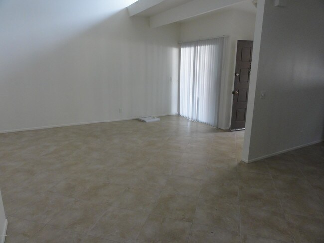 Foto del edificio - 539 E Pebble Beach Dr