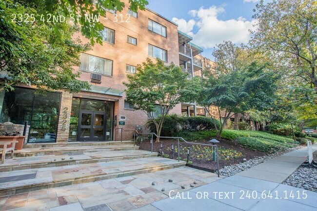 Foto del edificio - 2325 42nd St NW