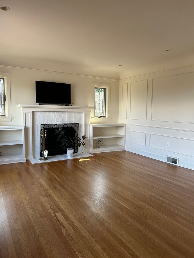 Foto del edificio - WOW!! West Seattle 4BR/3.5BA Updated Dutch...