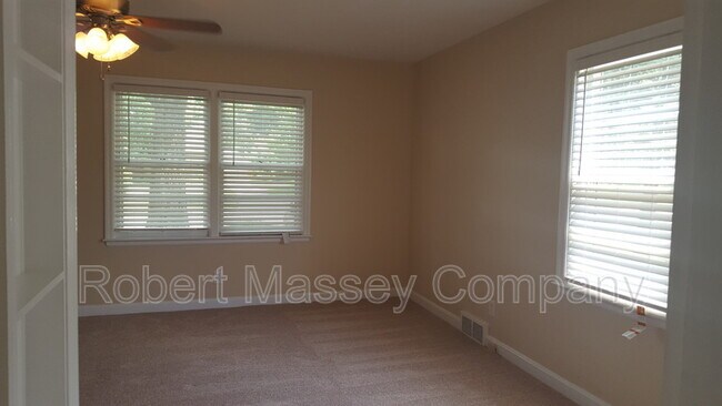 Foto del edificio - 2824 Yorkshire Blvd