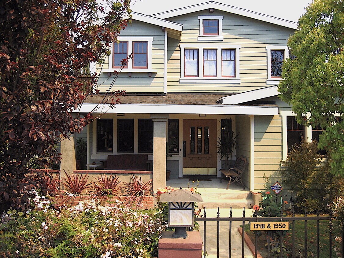 Home described occupies the second story. Separate private entrance. - 1948 N Van Ness Ave