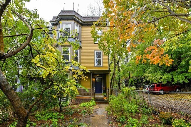 Foto del edificio - 279 Chestnut Ave