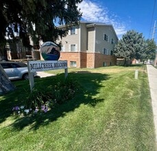 Building Photo - 885 Meadow Pine Ct