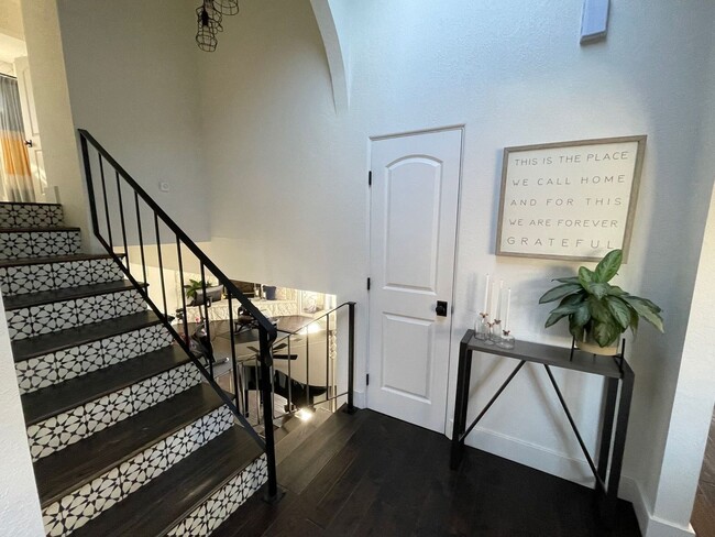 Building Photo - 817 Forest Glen Dr