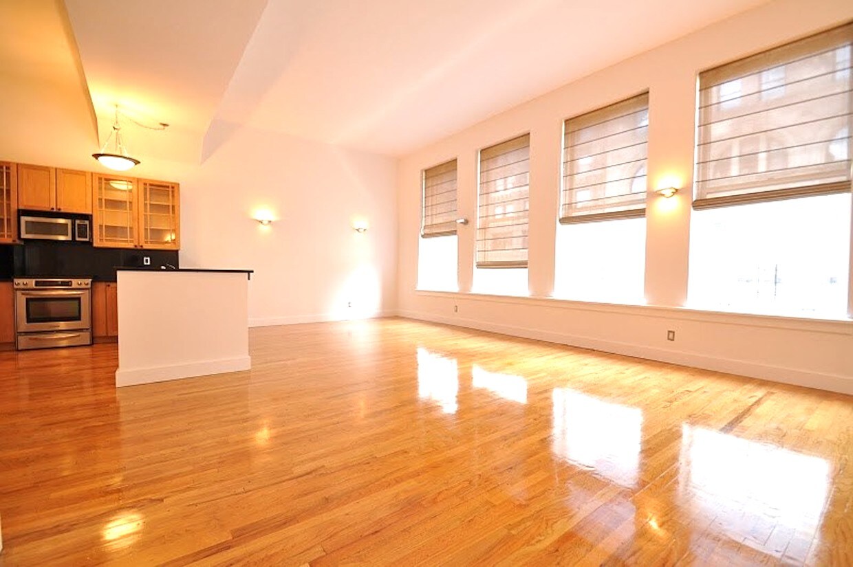 This loft offers large windows - 103 5th Ave