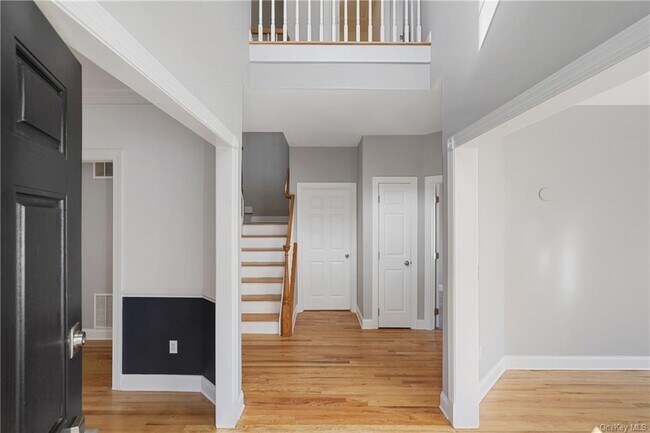 Foto del edificio - 9 Hopkins Ln