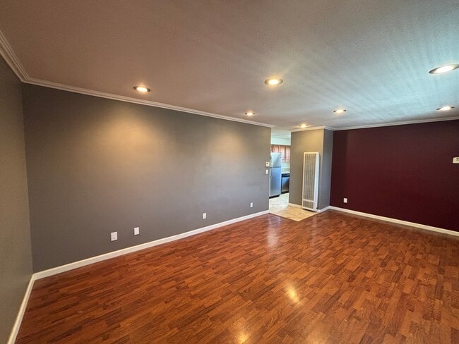 Building Photo - 2040 Robinson Ave