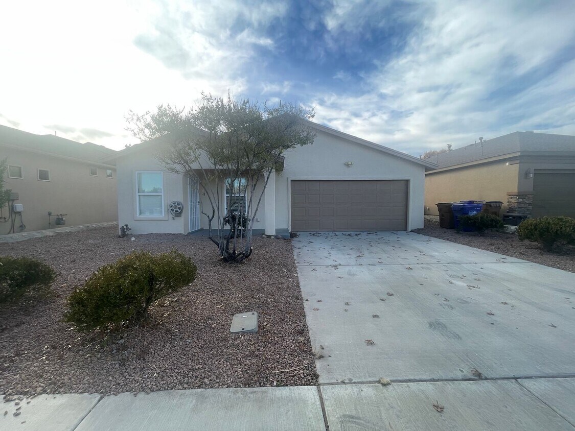 7525 Sierra de Luna Pl, Las Cruces, NM 88012 House Rental in Las