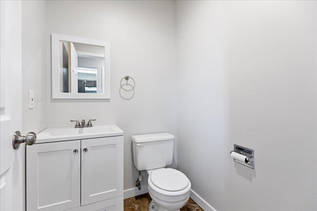 Bathroom (Main floor) - 3285 Canyon Dr