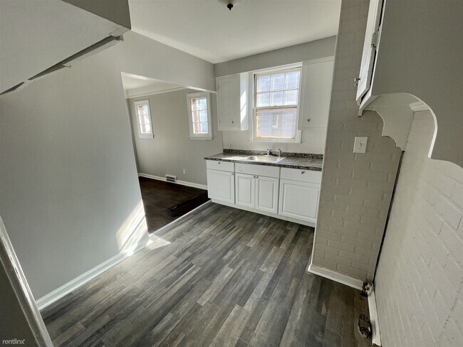 Building Photo - 3 br, 1.5 bath House - 5299 Farmbrook Street