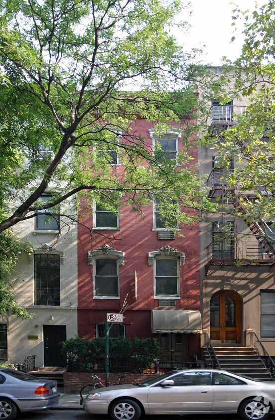 Building Photo - 227 E 31st St