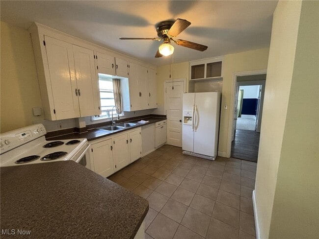 Building Photo - 1481 Robinwood Ave