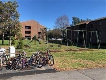 Foto del edificio - 17 Davis Rd