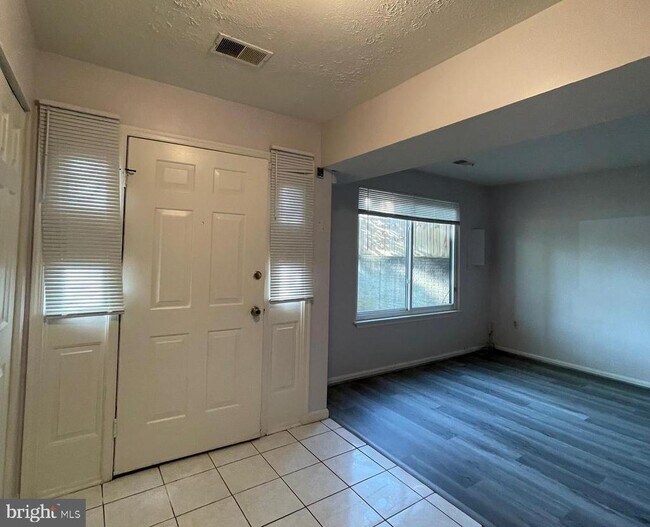 Foto del edificio - 7233 Mill Creek Ct
