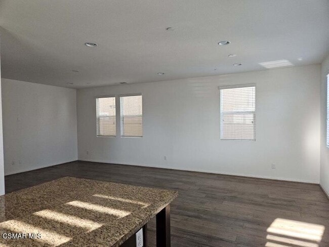 Foto del edificio - 8648 Winnetka Ave