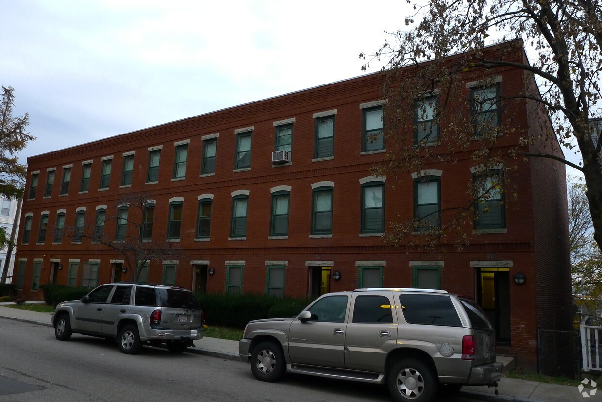 Building Photo - 128-136 Adams St