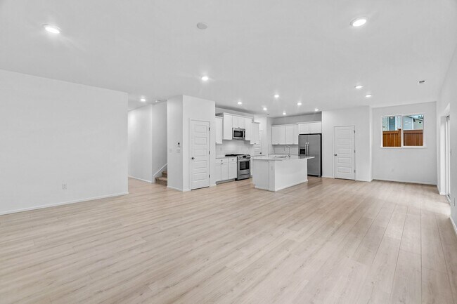 Foto del edificio - Two-Story Port Orchard Home