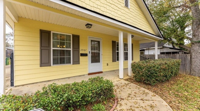 Building Photo - 3BR/2BA — Fenced Yard, Gated Parking, Lawn & Pest Included | Available 7/27