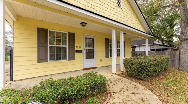 Foto del edificio - 3BR/2BA — Fenced Yard, Gated Parking, Lawn & Pest Included | Available 7/27
