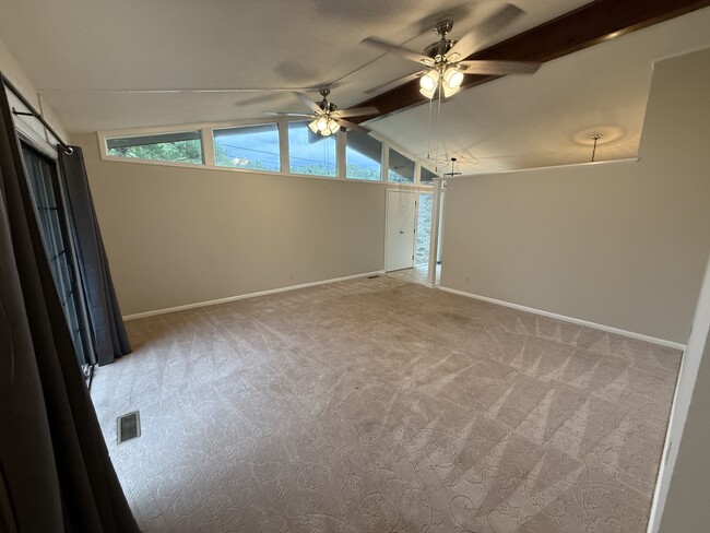 Building Photo - 107 Diamond Dr
