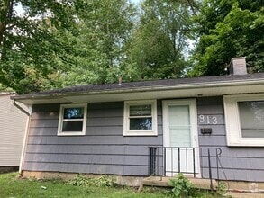 Building Photo - 913 Kickapoo Ave