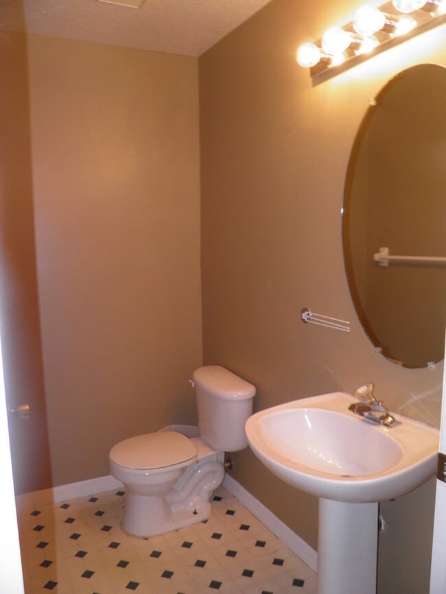 Building Photo - Townhome in Windsor Oaks Kissimmee