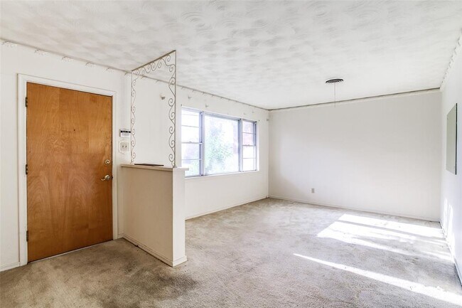 Foto del edificio - 2473 Highland Rd