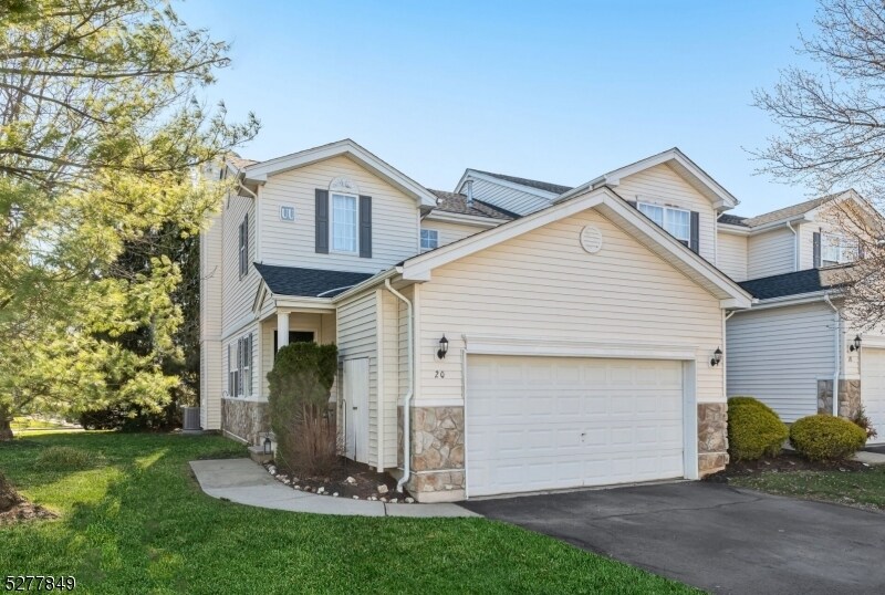Primary Photo - 20 Lakeview Dr